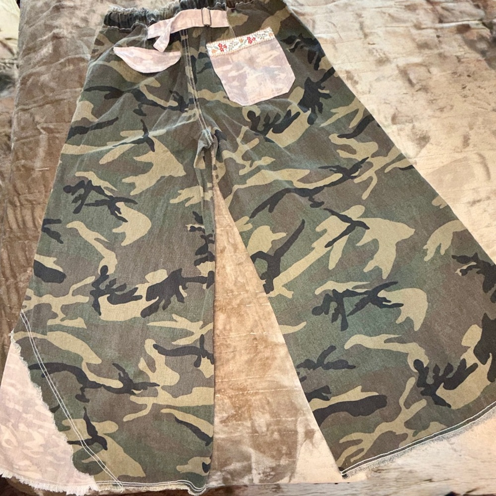 POL OLIVE CAMO TAPESTRY FLORAL WIDE LEG PANT NWOT Size Small oversized - Picture 3 of 13